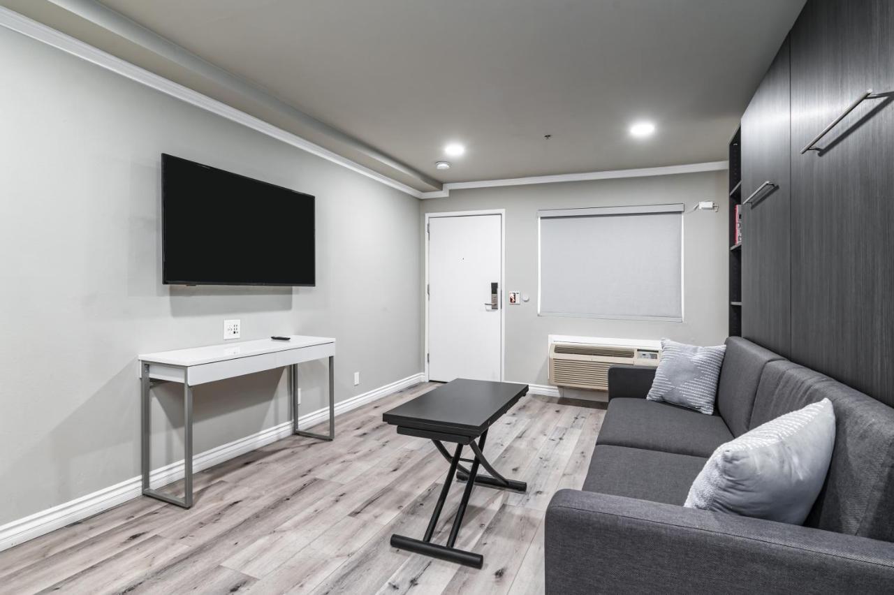 Omeo Suites Alhambra Exterior photo